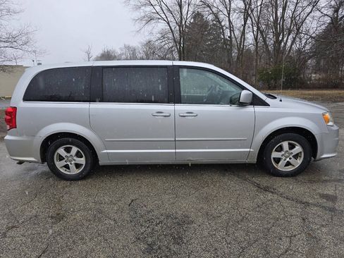 Used 2012 Dodge Grand Caravan Crew FWD image 4