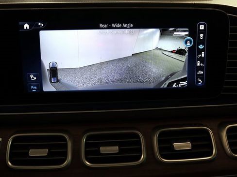 Used 2024 Mercedes-Benz GLS 580 4MATIC image 11