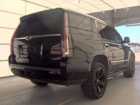 Used 2018 Cadillac Escalade Premium Luxury AWD/4WD image 2