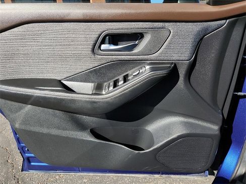 Used 2023 Nissan Rogue SV image 16