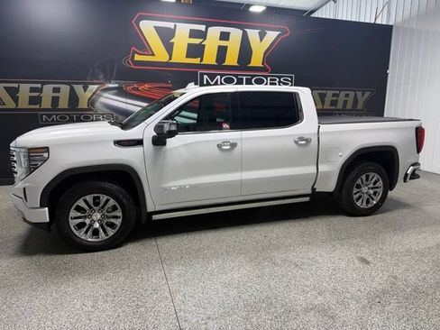 Used 2023 GMC Sierra 1500 Denali w/ Technology Package AWD/4WD image 3