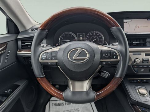 Used 2016 Lexus ES 350 w/ Luxury Package w/Wood Trim FWD image 11