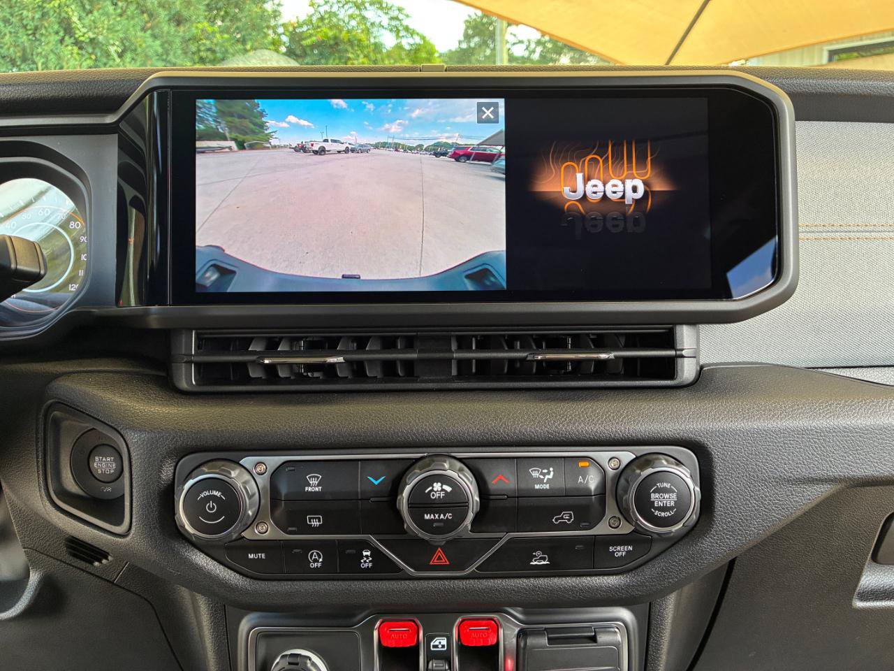 Used 2024 Jeep Gladiator Sport AWD/4WD image 19