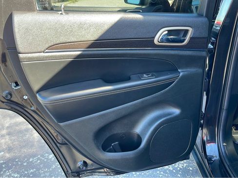Used 2014 Jeep Grand Cherokee Limited w/ Luxury Group II AWD/4WD image 15