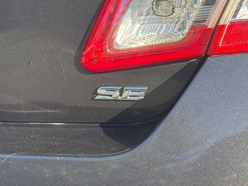 Used 2010 Toyota Camry SE image 36