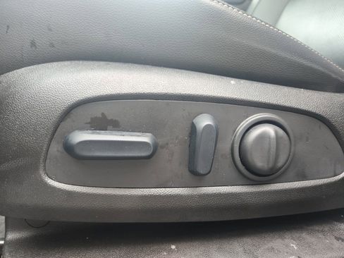 Used 2023 GMC Acadia SLT w/ Elevation Edition image 9