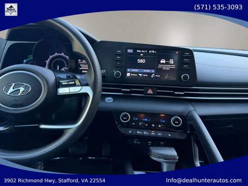 Used 2022 Hyundai Elantra Blue FWD image 25