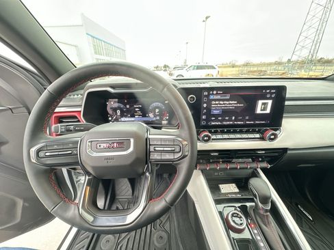 Used 2025 GMC Canyon AT4 w/ AT4X Package image 11