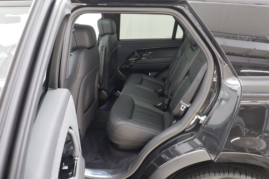 New 2027 Land Rover Range Rover Sport Dynamic SE AWD/4WD image 16