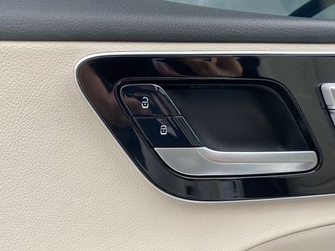 Used 2024 Mercedes-Benz C 300 C 300 image 23