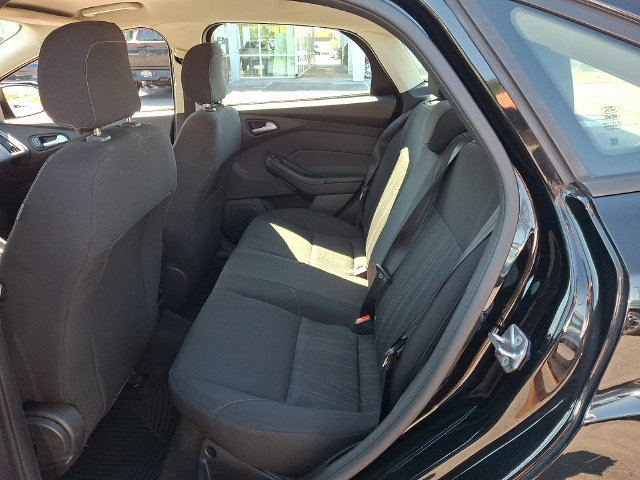 Used 2018 Ford Focus SE w/ SE Appearance Package FWD image 10