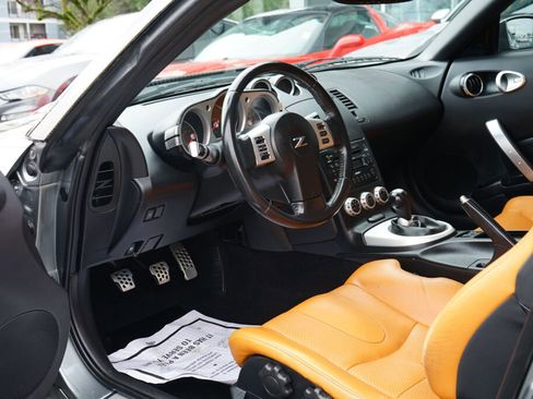 Used 2006 Nissan 350Z Touring w/ (N93) Cargo Convenience Pkg image 13