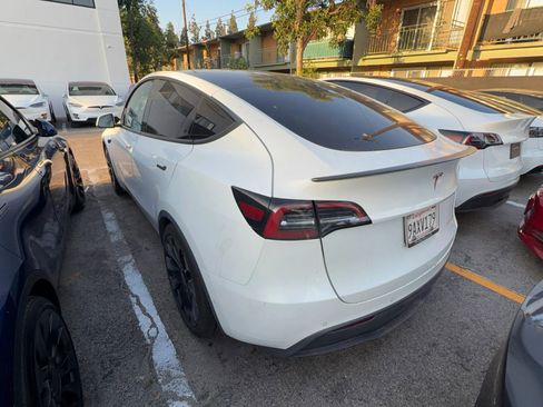 Used 2022 Tesla Model Y Performance image 4