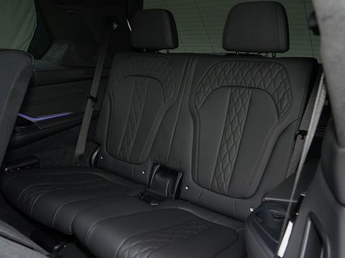 Used 2023 BMW X7 M60i image 32