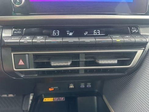 Used 2025 Toyota Camry SE AWD/4WD image 20
