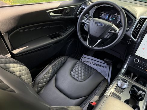 Used 2024 Ford Edge Titanium AWD/4WD image 2