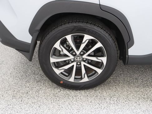 Used 2023 Toyota Corolla Cross XLE w/ Convenience Package FWD image 6