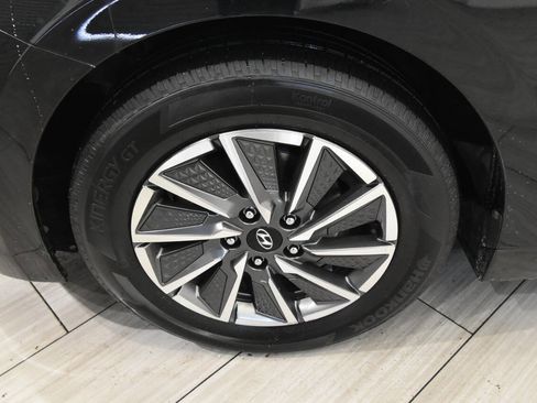 Used 2020 Hyundai Ioniq SE image 10