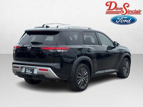Used 2023 Nissan Pathfinder SL w/ SL Premium Package AWD/4WD image 7