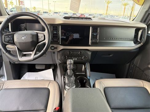 Used 2023 Ford Bronco Wildtrak image 14