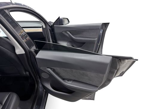 Certified 2021 Tesla Model Y Long Range AWD/4WD image 12