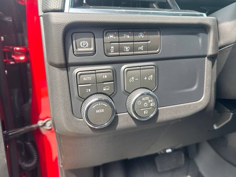 New 2026 Chevrolet Suburban RST w/ Comfort Package AWD/4WD image 25