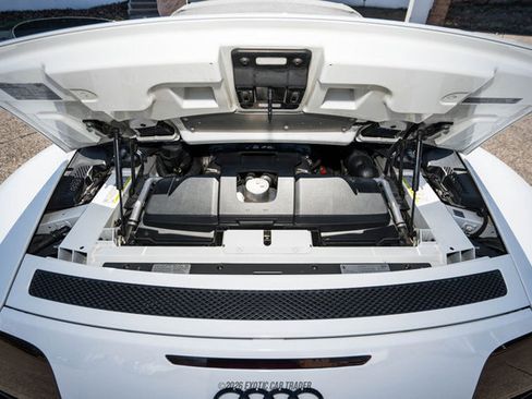 Used 2015 Audi R8 V8 w/ Full Leather Package image 23