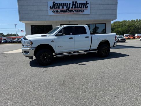 Used 2022 RAM 2500 Big Horn w/ Snow Chief Group AWD/4WD image 1