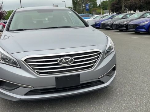 Used 2017 Hyundai Sonata SE FWD image 3