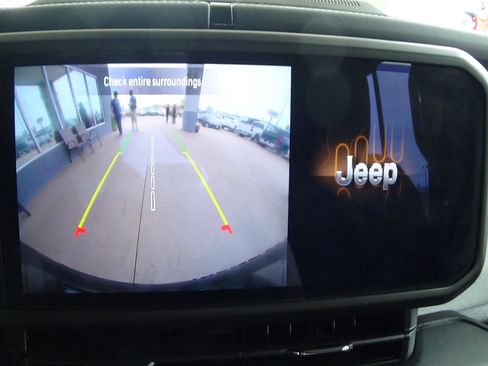 Certified 2025 Jeep Wrangler Unlimited Sahara w/ Safety Group AWD/4WD image 28