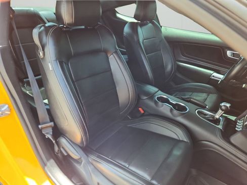 Used 2019 Ford Mustang GT Premium w/ GT Performance Package RWD image 9