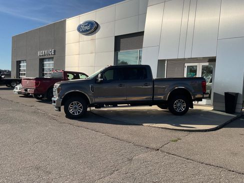 Used 2019 Ford F250 Lariat w/ Lariat Value Package image 2