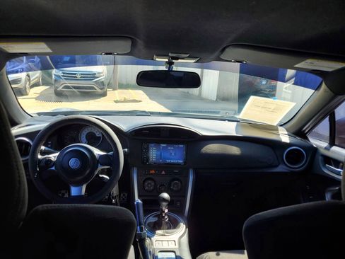 Used 2017 Toyota 86 image 3