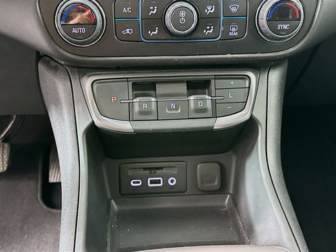 Used 2024 GMC Terrain AT4 AWD/4WD image 25