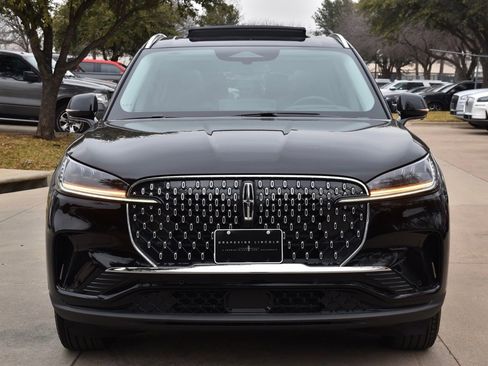 New 2026 Lincoln Aviator AWD image 2