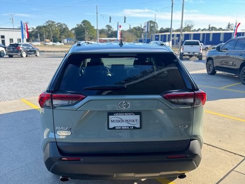 Used 2020 Toyota RAV4 XLE Premium image 5