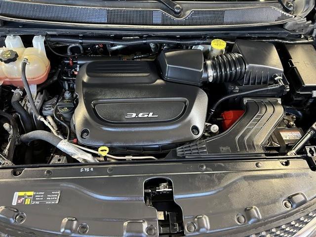Used 2017 Chrysler Pacifica Touring-L Plus w/ Advanced Safetytec Group FWD image 12