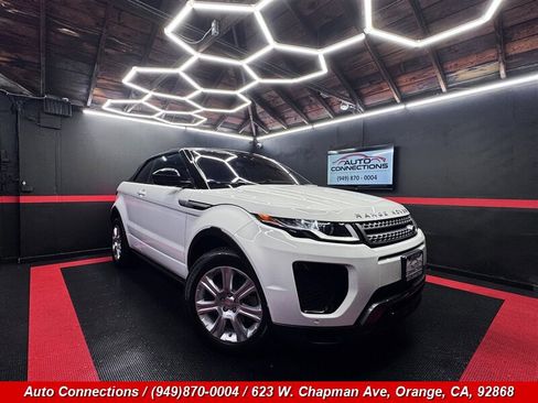 Used 2018 Land Rover Range Rover Evoque SE Dynamic image 2