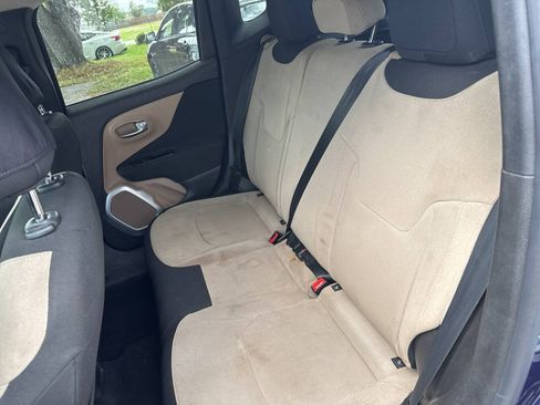 Used 2016 Jeep Renegade Latitude FWD image 11