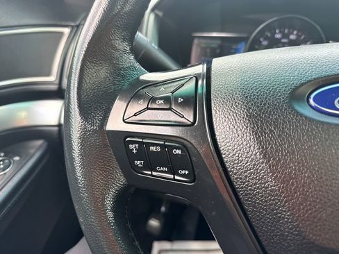 Used 2017 Ford Explorer XLT w/ Equipment Group 202A AWD/4WD image 37