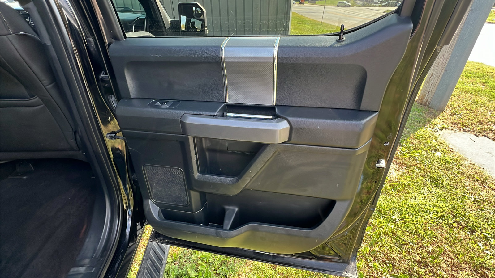 Used 2016 Ford F150 XLT w/ Equipment Group 301A Mid AWD/4WD image 17