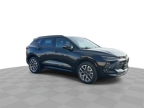 Certified 2025 Chevrolet Blazer RS image 2