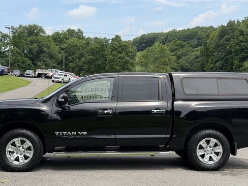 Used 2018 Nissan Titan SV AWD/4WD image 5