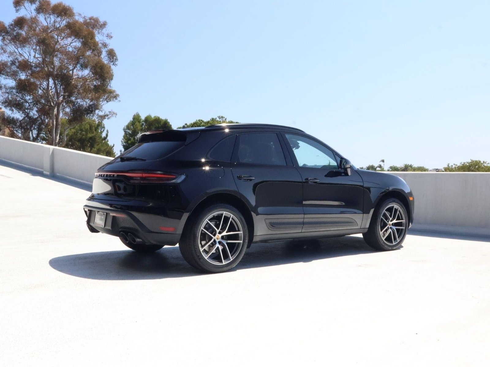 Certified 2026 Porsche Macan AWD/4WD image 8