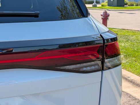 Certified 2026 Volkswagen Tiguan SE R-Line AWD/4WD image 17