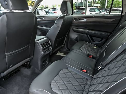 Used 2025 Volkswagen Atlas SEL Premium R-Line AWD/4WD image 18