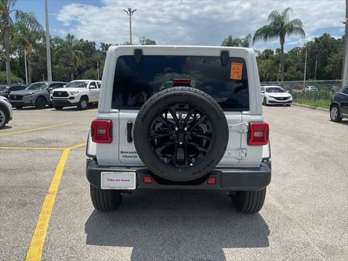 Used 2025 Jeep Wrangler Unlimited Sahara AWD/4WD image 6