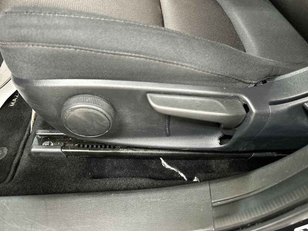 Used 2024 MAZDA MAZDA3 s FWD image 10