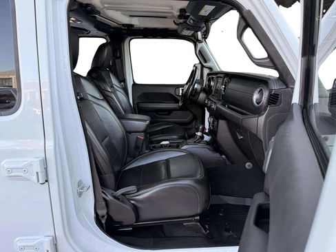 Used 2020 Jeep Gladiator Overland w/ Popular Equipment Package image 13