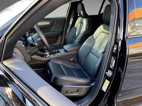 Certified 2026 Volvo XC40 B5 Plus w/ Protection Package Premier image 20